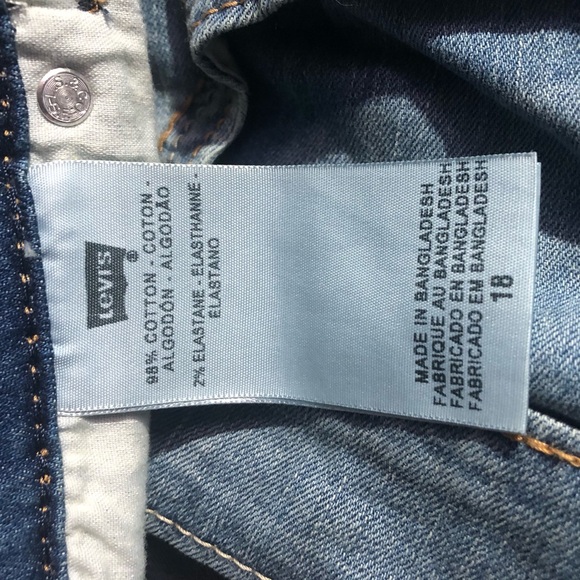 Levi’s Bermuda Length Shorts - Picture 3 of 3